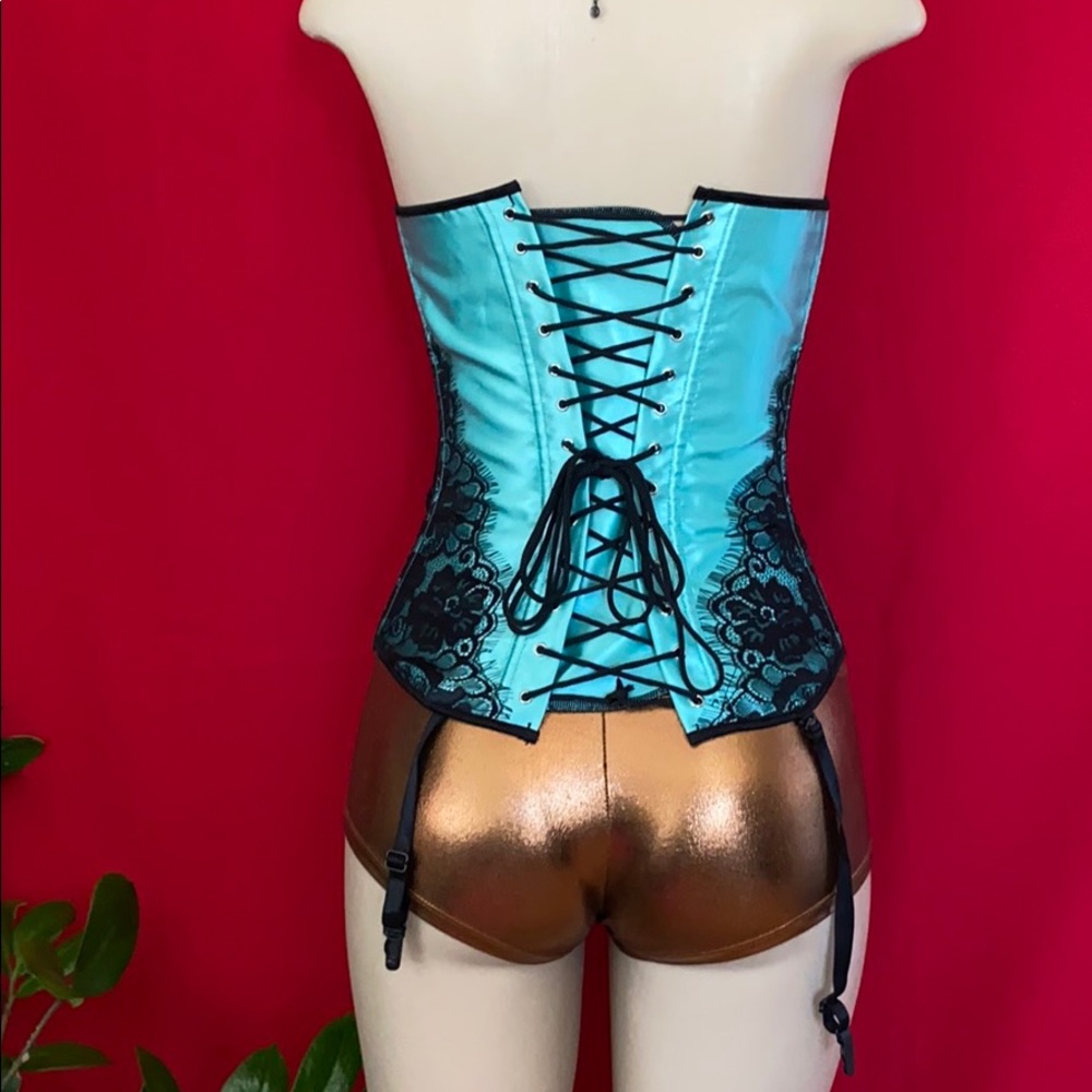 Corset - Picture 4 of 6